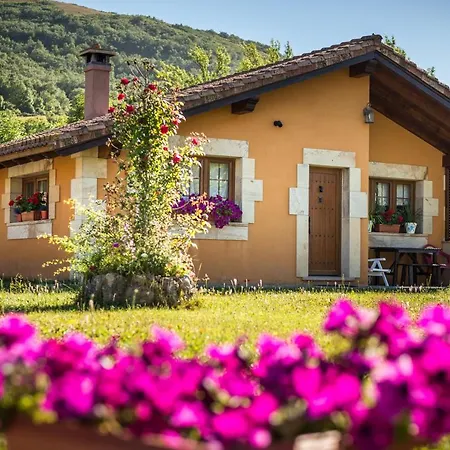 Casucas La Guariza Holiday home Fontibre